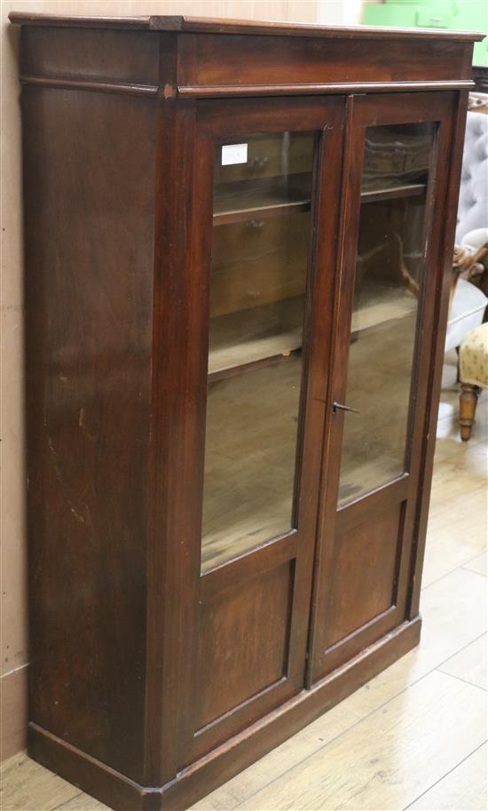 A display cabinet W.81cm